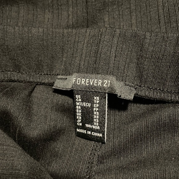 Black Tulip Mini Skirt from Forever 21 - Picture 2 of 2